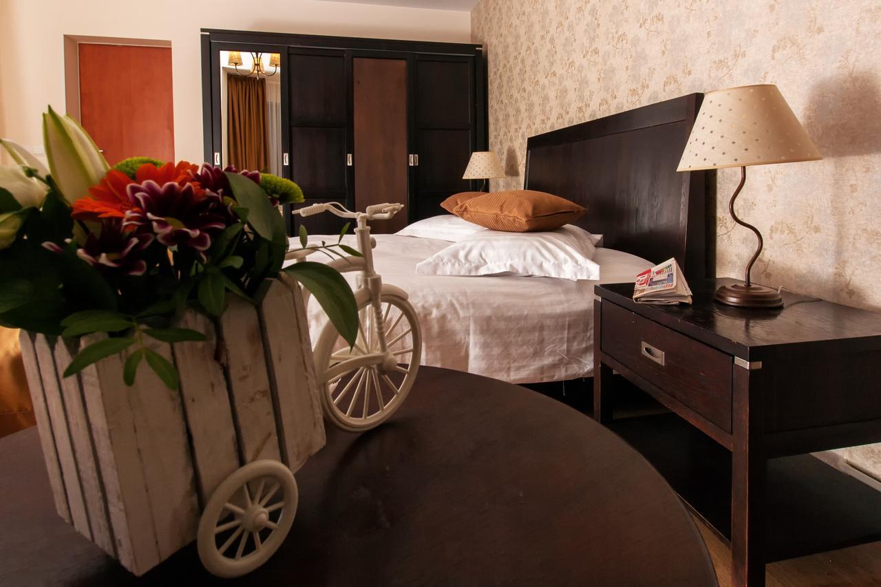 Hotel Complex Mona Caraiman Buşteni Zewnętrze zdjęcie