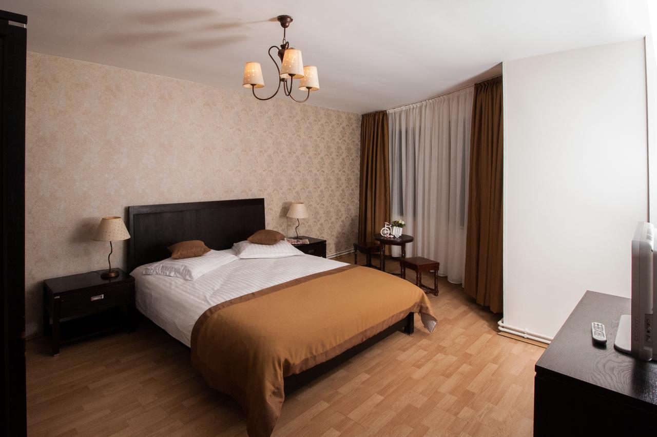 Hotel Complex Mona Caraiman Buşteni Zewnętrze zdjęcie